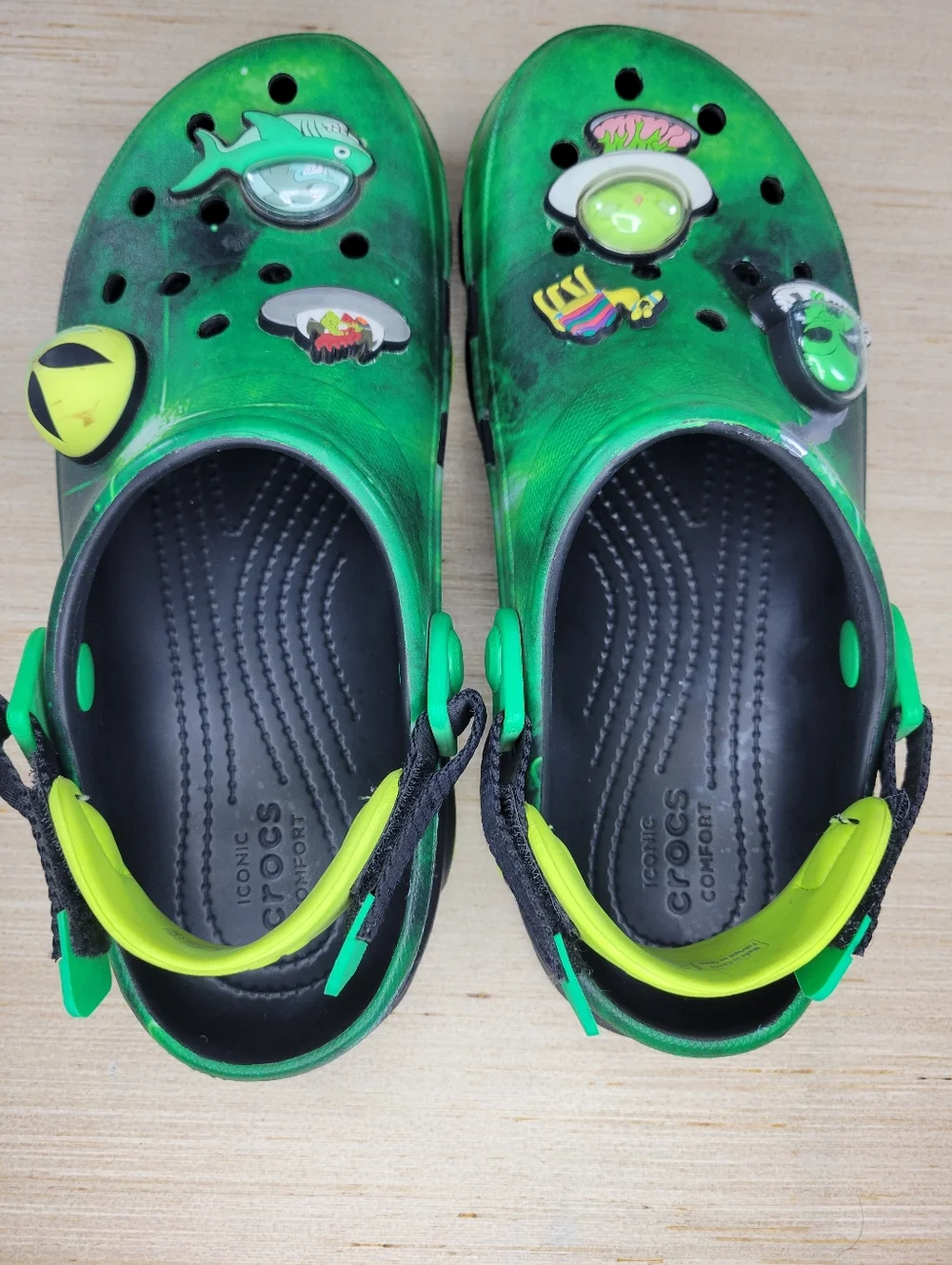 Crocs Ron English Area 54 All Terrain Clog J6 Green Cosmic Alien Graphic FLAW